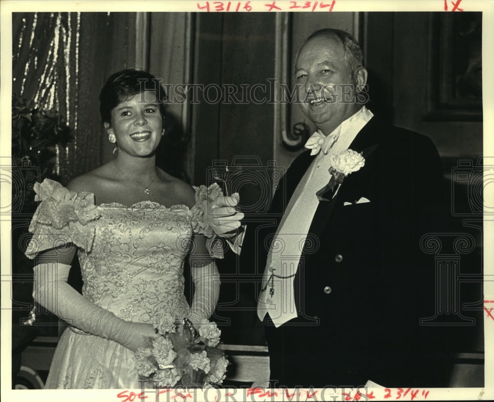 1988 Press Photo Laura Howard &amp; Darwin Fenner at Nereus Carnival Ball. - Historic Images