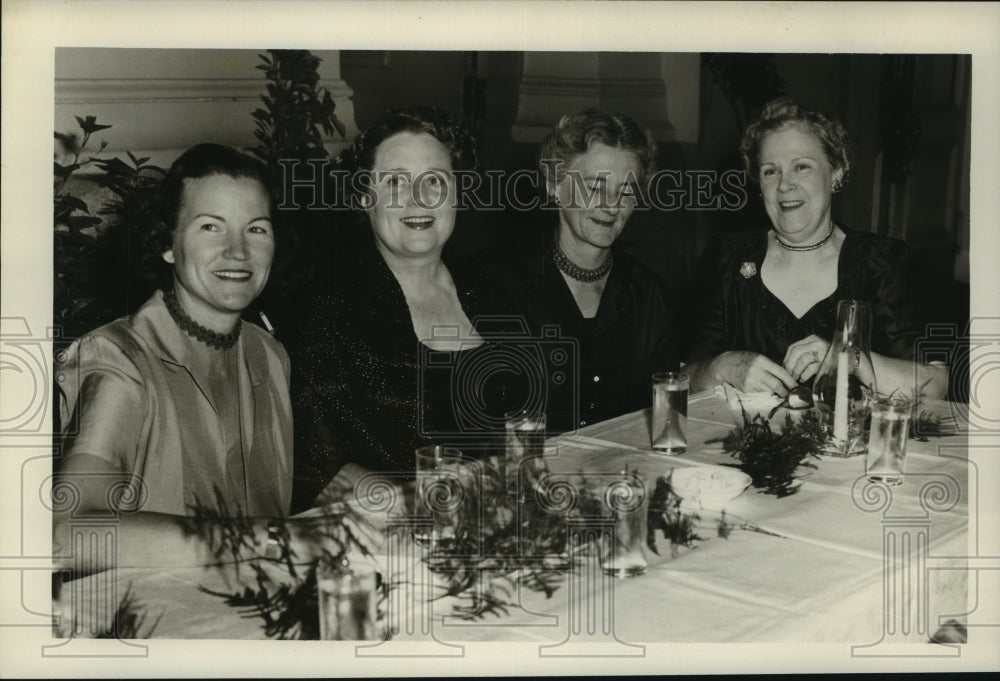 1953 Press Photo A group of wives enjoying the evening - nob04889 - Historic Images