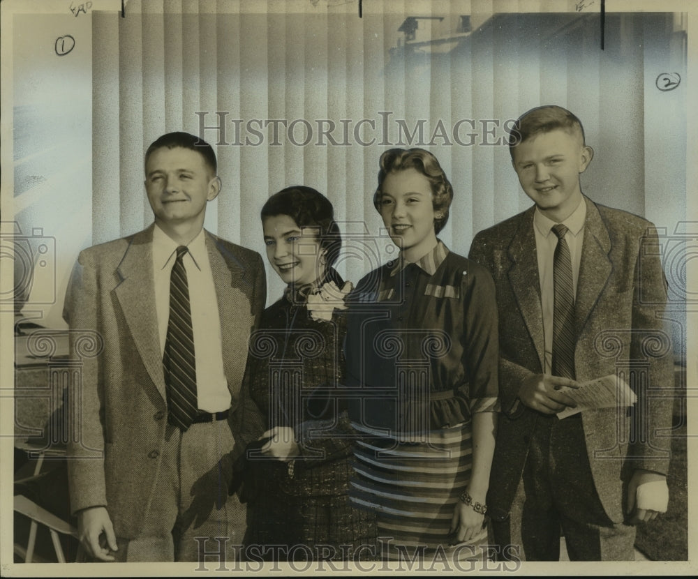 1955 Young men and women posing for a group photo - Historic Images