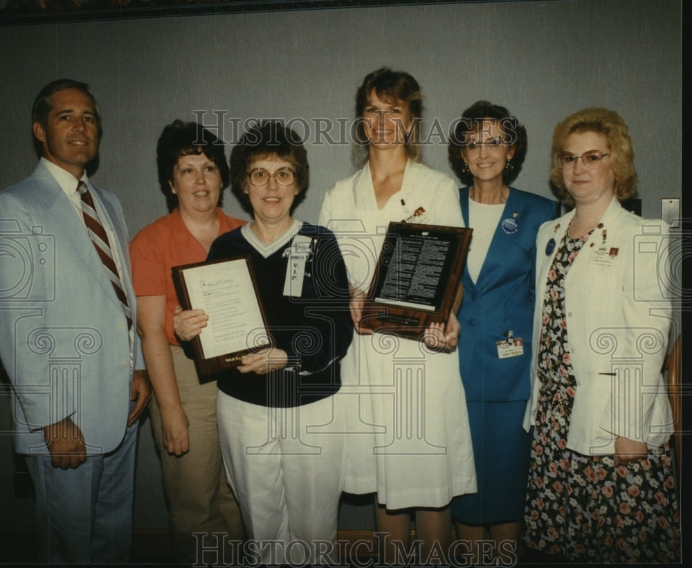 1988 Press Photo Yolandi Ferrari &amp; Lorraine Mills; Slidell Nurses of the Year. - Historic Images