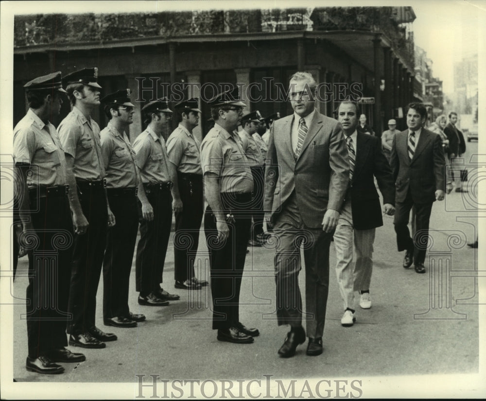 1972 Press Photo Mayor Moon Landrieu at Police &amp; Fireman inspection. - nob05102 - Historic Images