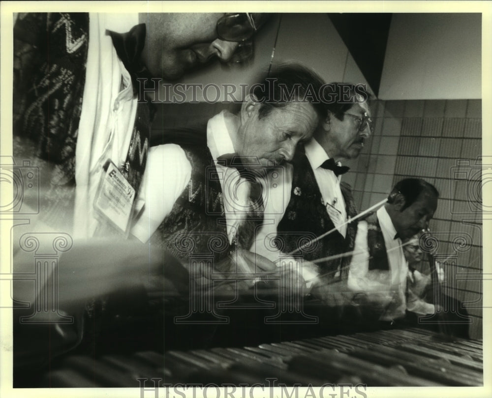 1994 Press Photo &#39;Reina Kikab&#39; marimba band perform at Encuentro Trade Show - Historic Images