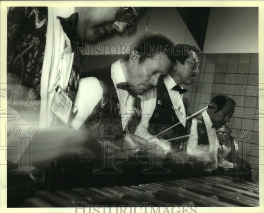 1994 Press Photo 'Reina Kikab' marimba band perform at Encuentro Trade Show - Historic Images