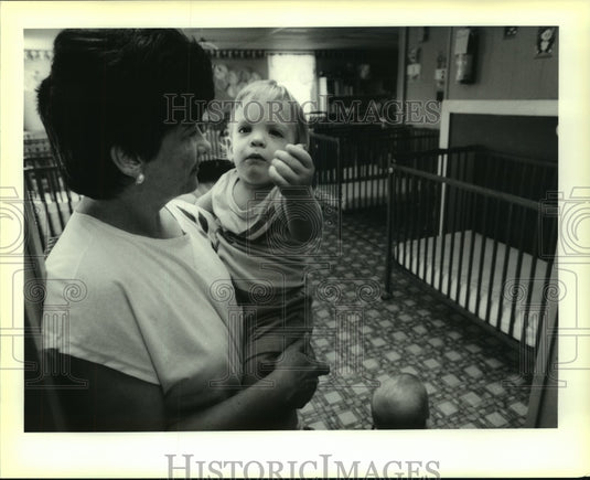 1991 Press Photo Juana Barreiro, Enchanted World Daycare Center worker- Historic Images