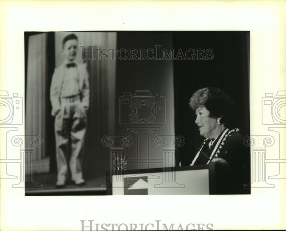 1993 Press Photo Virginia Kelly shows stages of son, President Clinton's, life - Historic Images