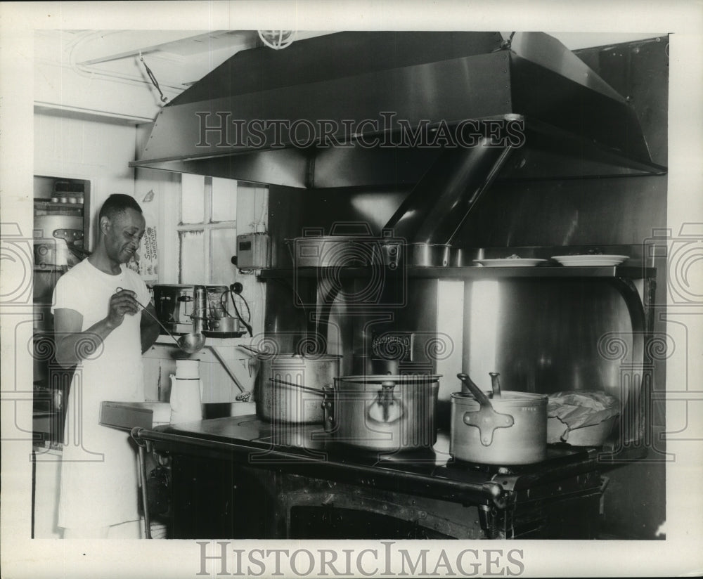 1957 Press Photo William Gay, Cook, brewing something they identify as &quot;coffee&quot; - Historic Images