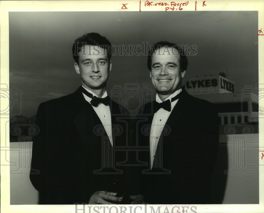 1994 Press Photo Steve Doney and Dr. William Farrell - Historic Images