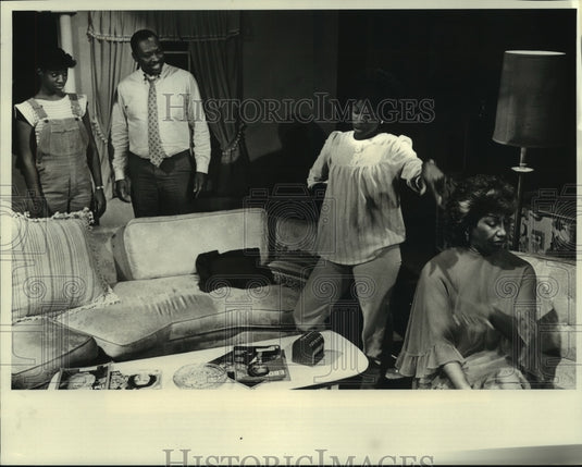 1988 Press Photo One Monkey Don't Stop No Show by Dashiki Project Theater - Historic Images