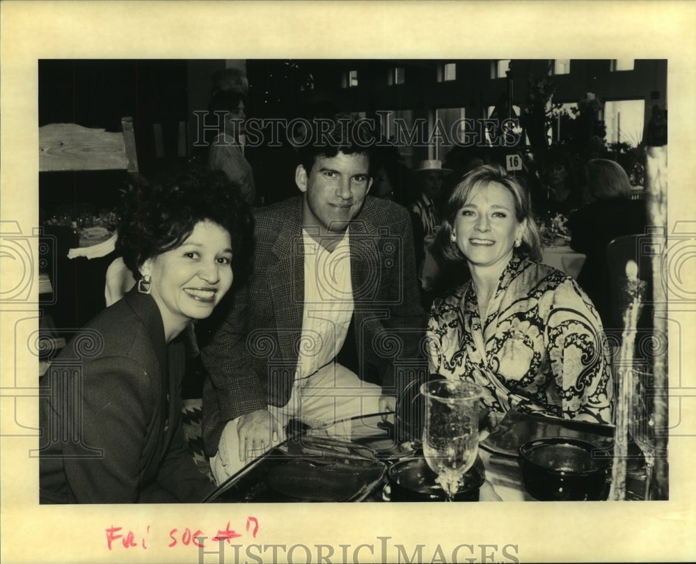 1994 Press Photo Attendees at the Young Children Lunch - Historic Images