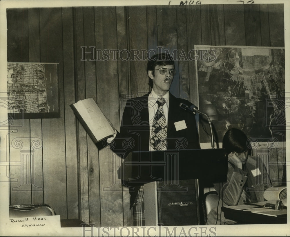 1972 Press Photo Otis H. Fennell Jr. economic consultant prepared the analysis. - Historic Images