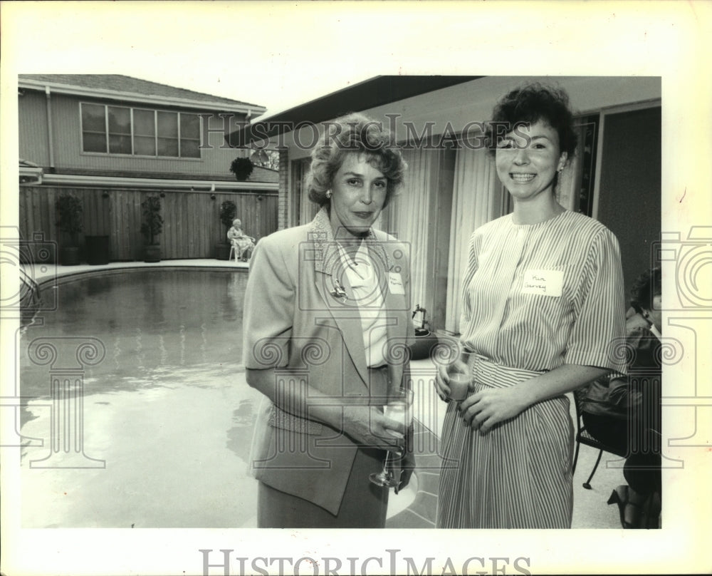 1991 Press Photo Ann Farrelly and Kim Garvey - Historic Images