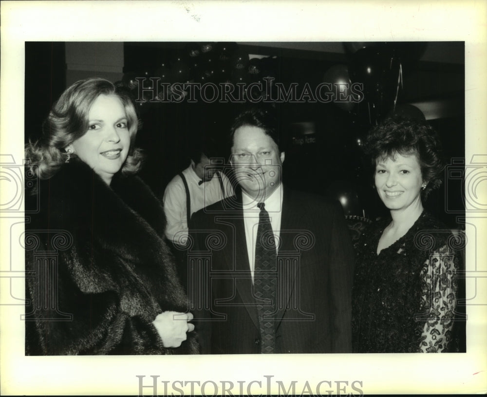 1994 Press Photo Cookie Farley, Bryan Klotz, Kim Shackleton, St Catherine Party - Historic Images