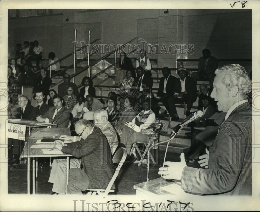 1973 Mayor Moon Landrieu &amp; leaders at Neighborhood City Hall meeting - Historic Images