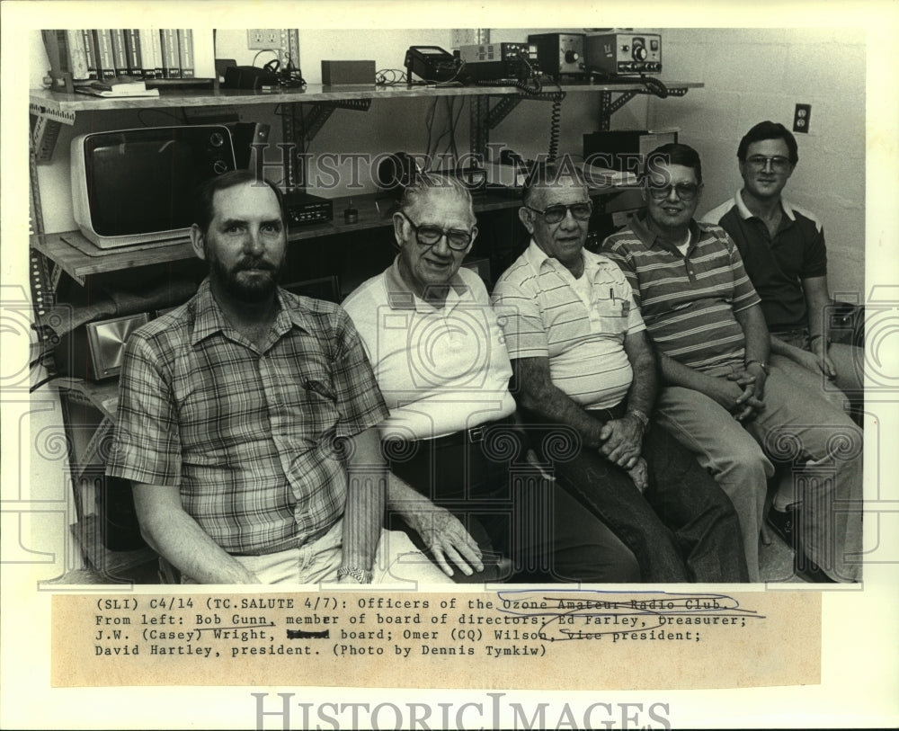 1988 Press Photo Ed Farley &amp; officers of Ozone Amateur Radio Club. - Historic Images