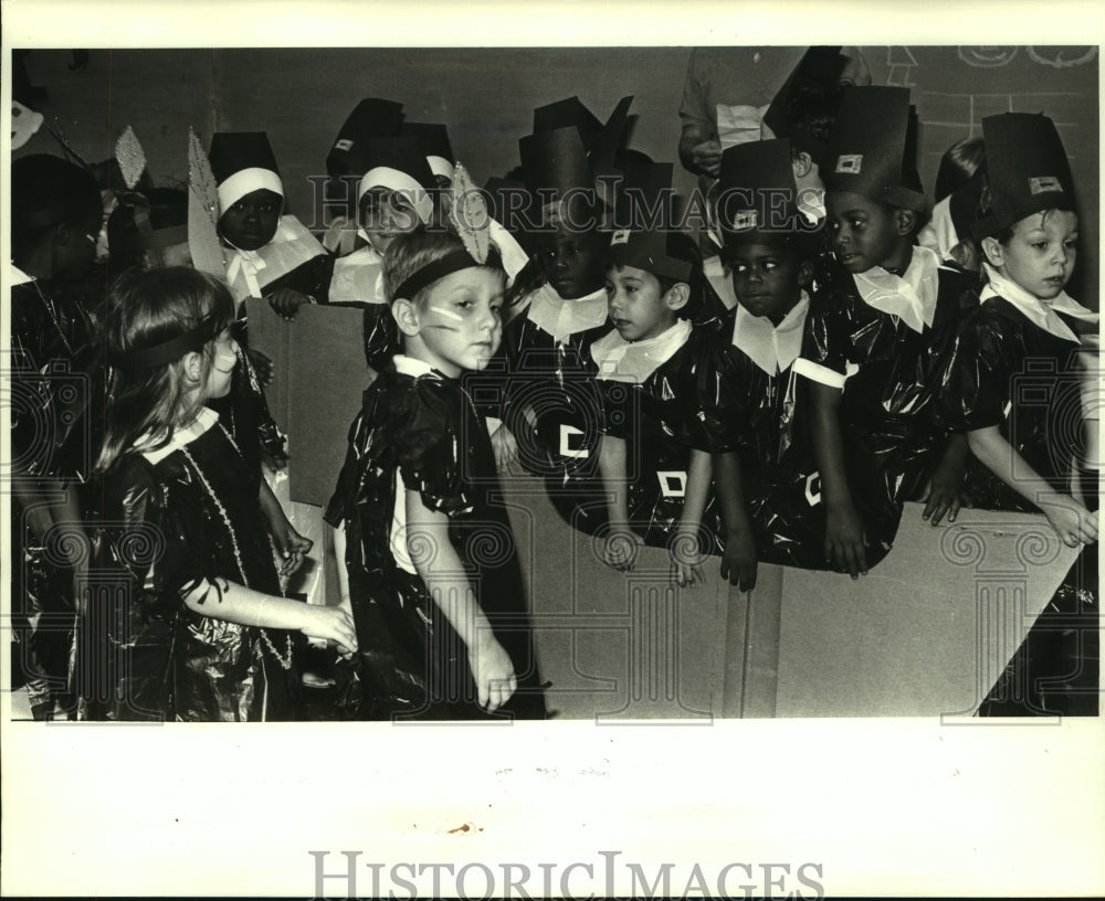 1987 Press Photo The Indians meet the Pilgrims at St. Agnes School in Jefferson. - Historic Images