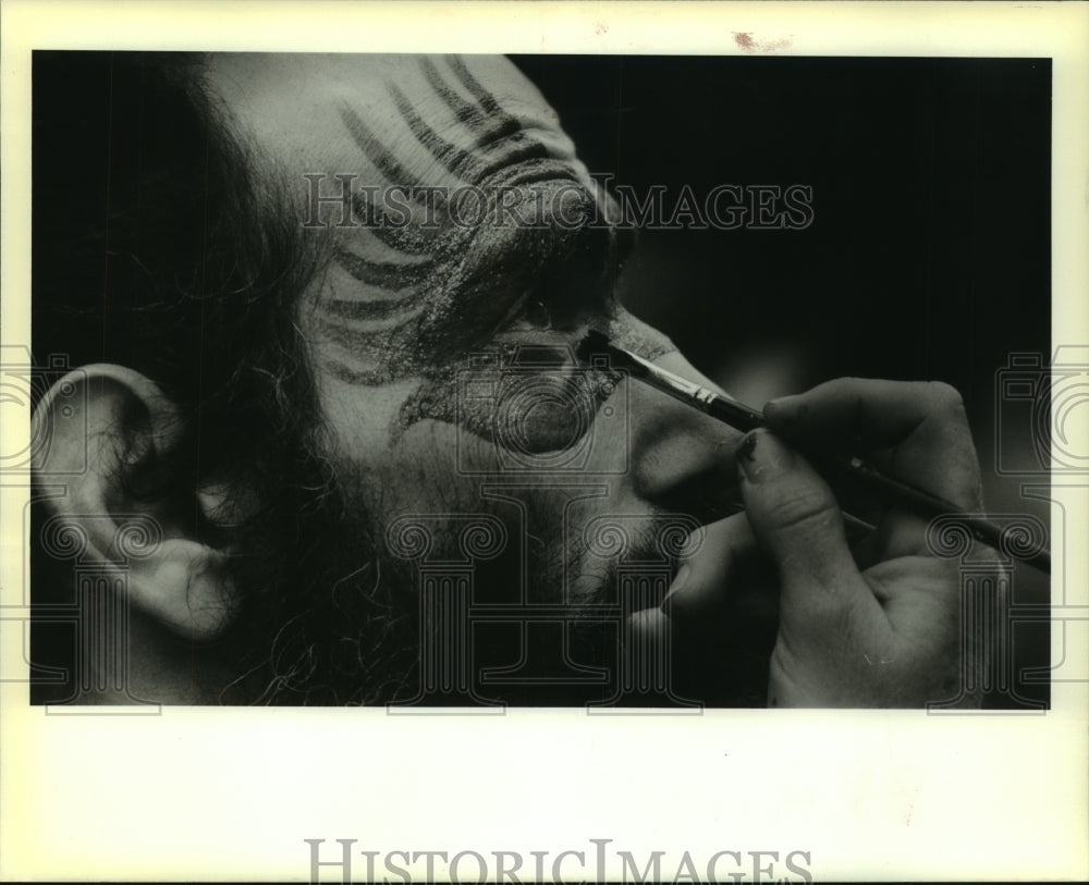 1989 Press Photo Face-painting - Historic Images