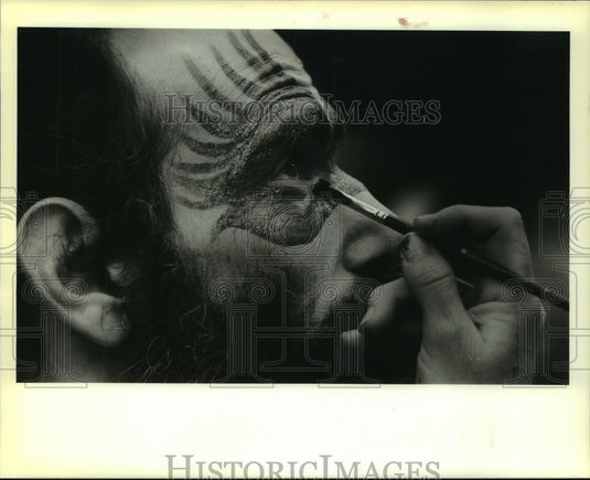 1989 Press Photo Face-painting - Historic Images