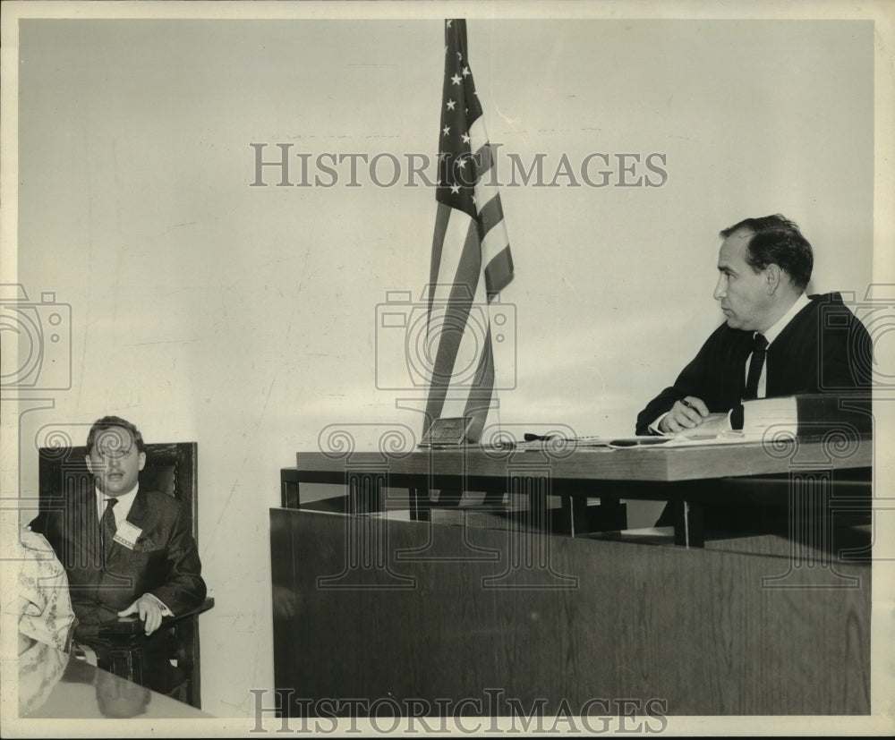 1960 Press Photo Fliegers &amp; Bulard at Newsmen Trial in Minicipal Court - Historic Images