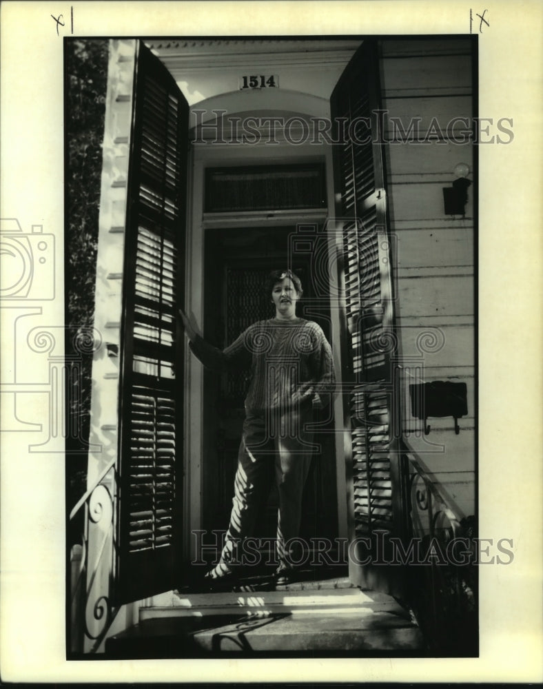 1991 Press Photo Augusta Elmwood in front of her house at 1514 St. Roch Street - Historic Images