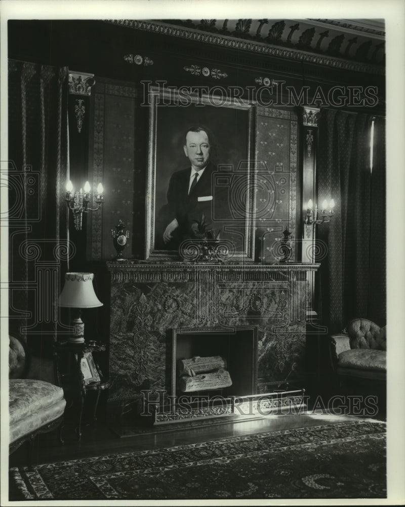 1962 Press Photo Portrait inside Elms Mansion - nob05625 - Historic Images