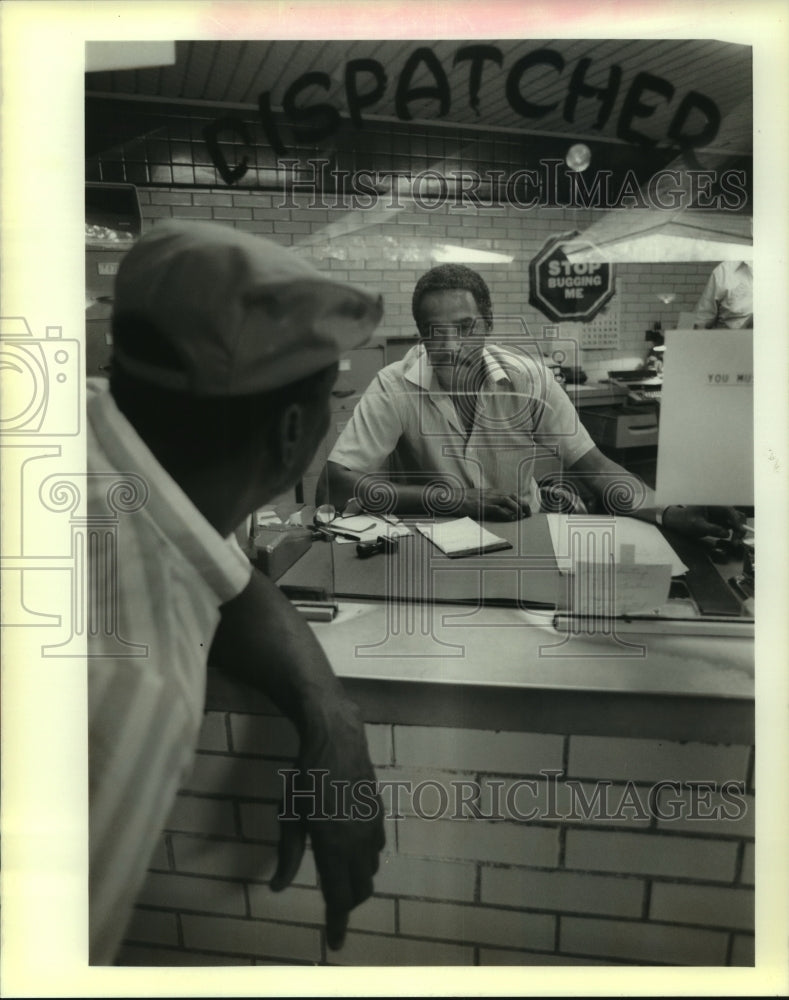 1989 Press Photo William Wagner and Thornton H. Elliott Jr., Maritime Union Hall - Historic Images