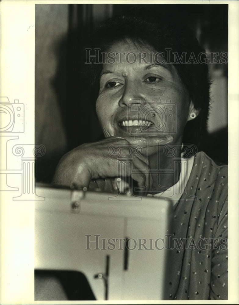 1987 Press Photo Marian John talks about Coushatta language - Historic Images