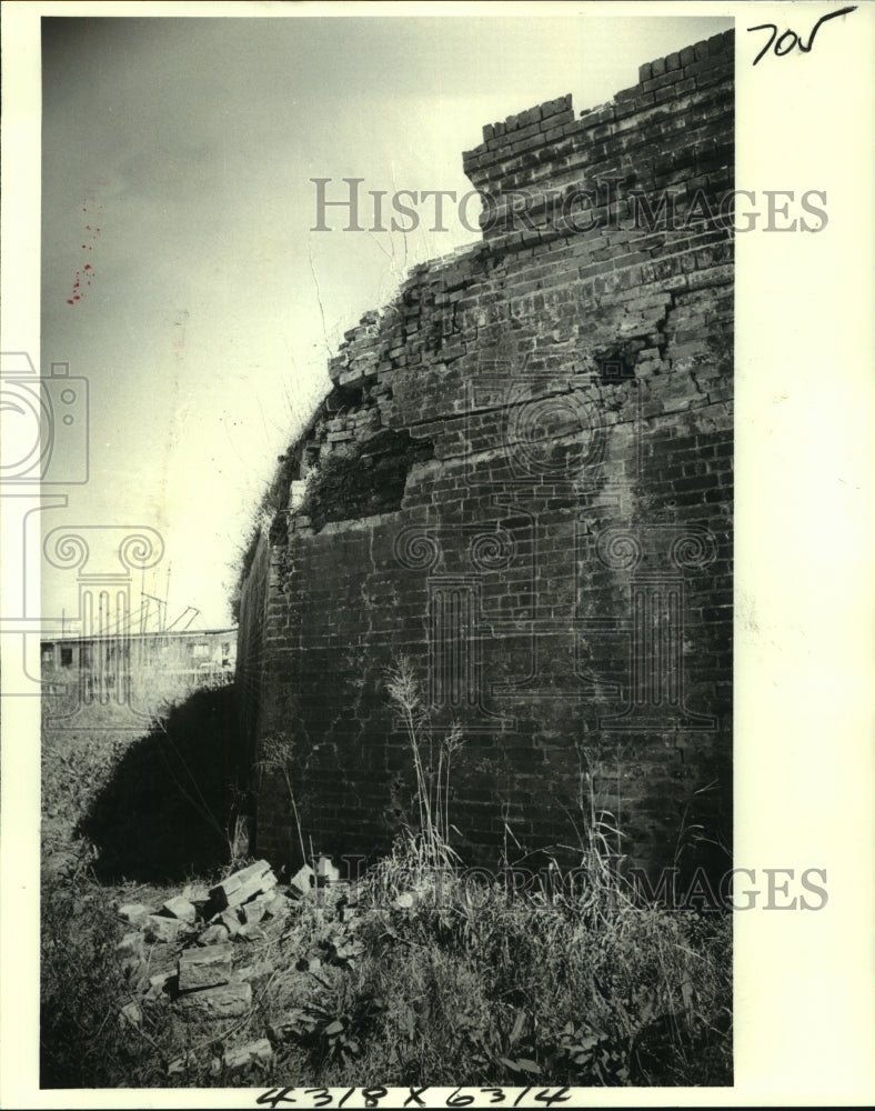 1979 Press Photo Bricks lie where inner wall crumbled - nob05784 - Historic Images