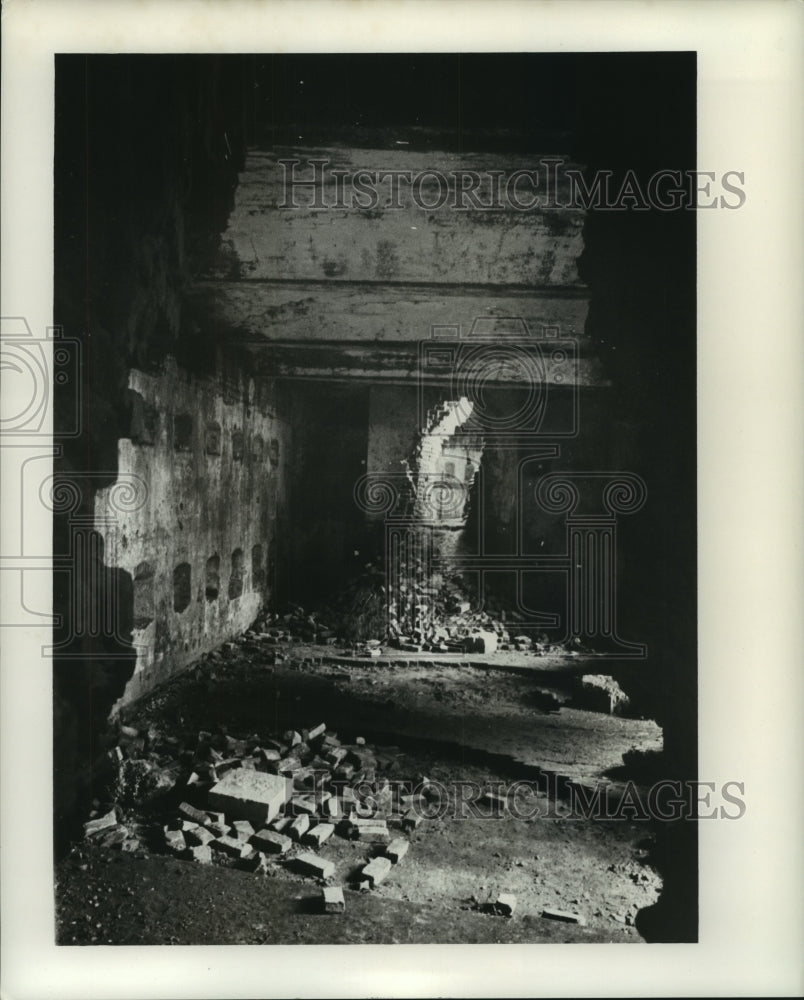 1964 Press Photo Debris found inside the Fort Macomb - nob05790 - Historic Images