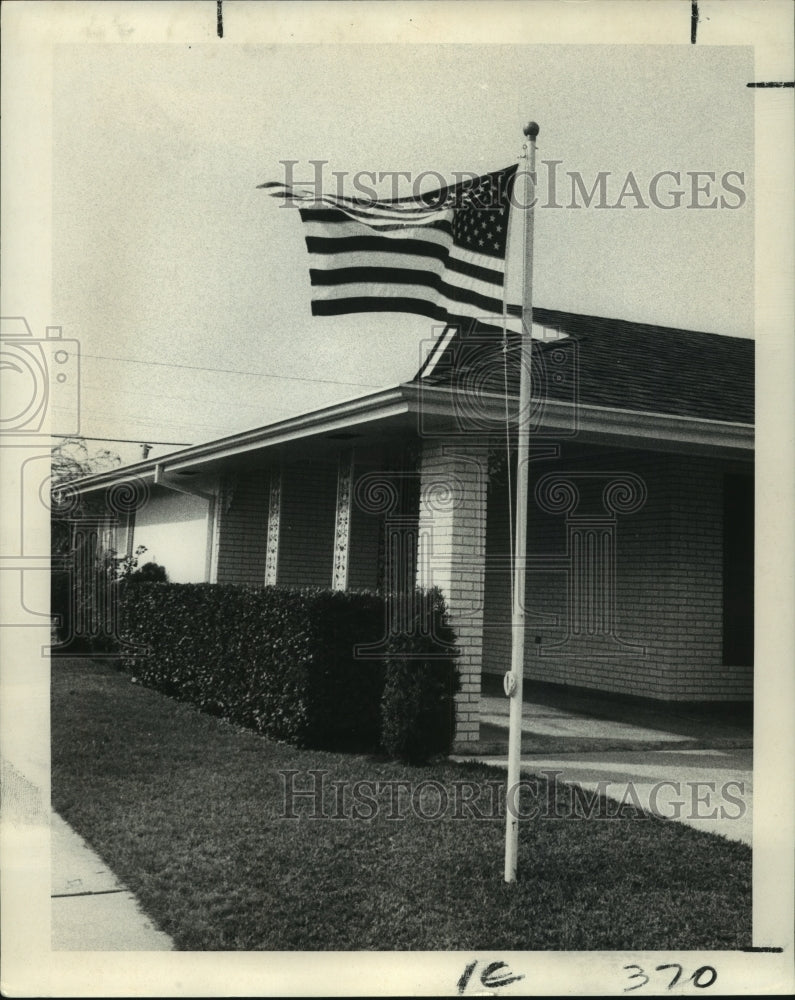 1969 Press Photo American Flag flies over Gabriel Dubos home at 3414 Ferran Dr. - Historic Images