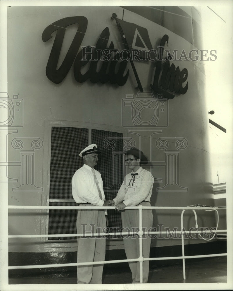 1958 Press Photo James Finley &amp; Capt. I.R. Williams aboard Delta Line MV Del Sol - Historic Images