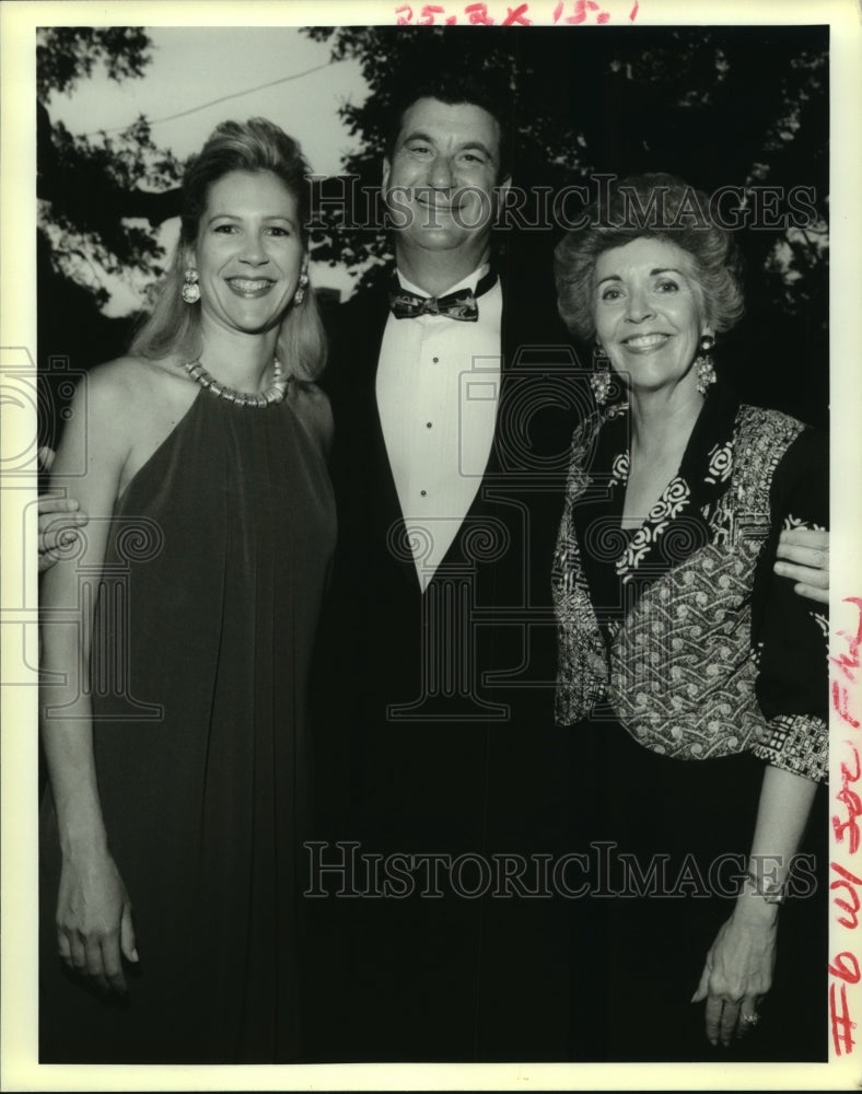 1994 Press Photo Sally &amp; Ron Forman, Lynda Steward at a Zoo To Do Event - Historic Images