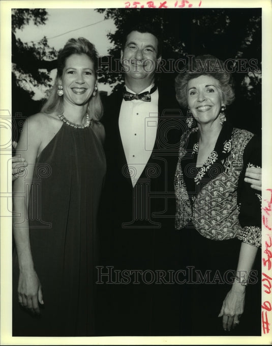 1994 Press Photo Sally & Ron Forman, Lynda Steward at a Zoo To Do Event - Historic Images