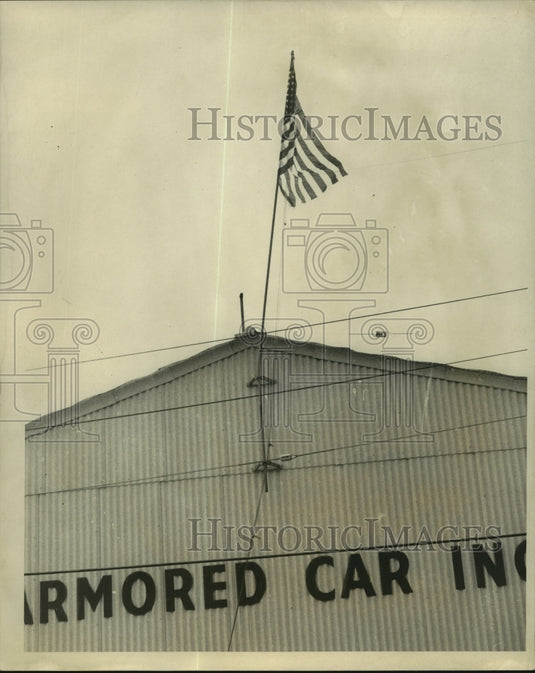 1969 Press Photo American Flag flies over Armored Car Service at Poydras St. - Historic Images