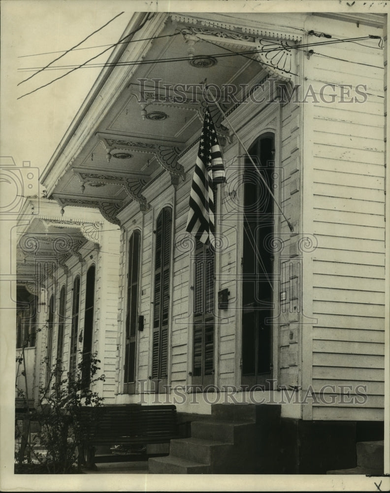 1969 Press Photo Flag flying outside home of Mr. and Mrs. Percy W. Bradford - Historic Images