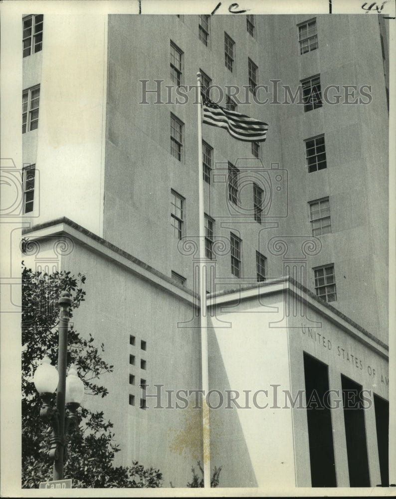 1969 Press Photo Flag of the Day: Old Federal Building on South Street - Historic Images