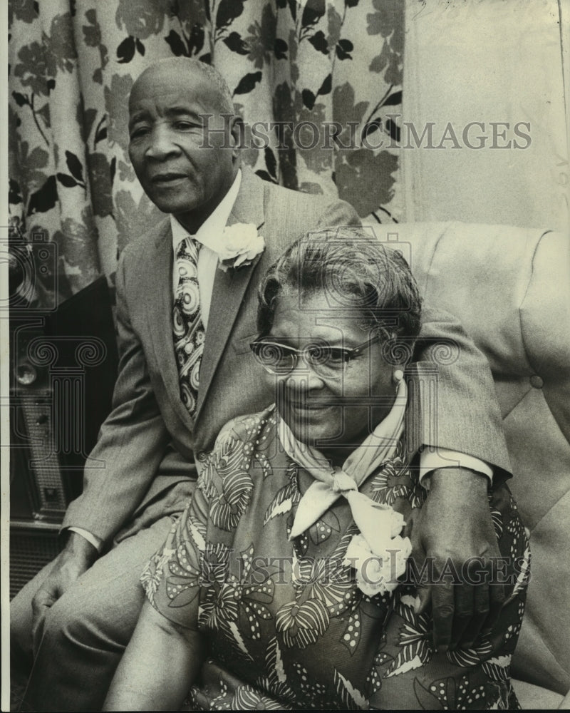 1976 Press Photo Mr. and Mrs. James Ford, celebrate golden wedding anniversary - Historic Images