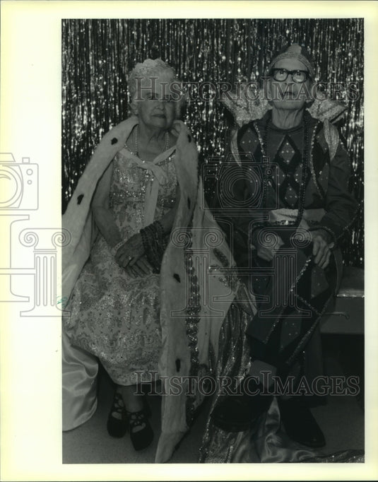 1991 Press Photo Forest Manor Nursing Home's Mardi Gras Queen & King Pageant - Historic Images