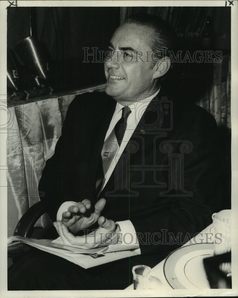 1969 Press Photo James E. Fitzmorris Jr. at Press Club Gridiron Show. - Historic Images