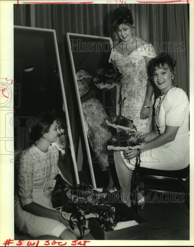 1992 Press Photo Katey Fitzmorris &amp; others at Irish Rose Ball. - Historic Images