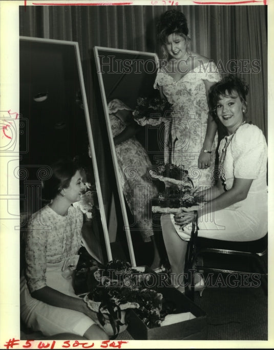 1992 Press Photo Katey Fitzmorris & others at Irish Rose Ball. - Historic Images