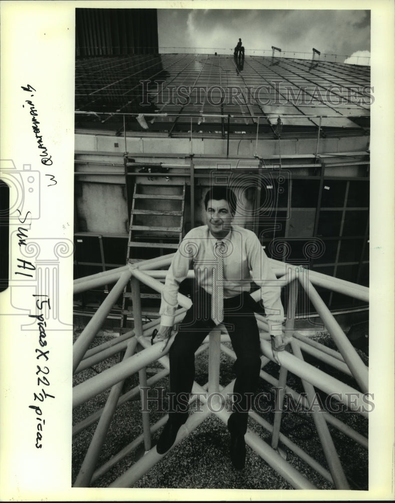 1990 Press Photo Ron Forman at the Aquarium of the Americas site - Historic Images