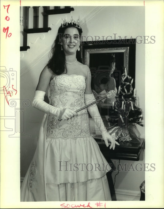 1992 Press Photo Tully Anne Forrester, in gown with crown and wand - Historic Images