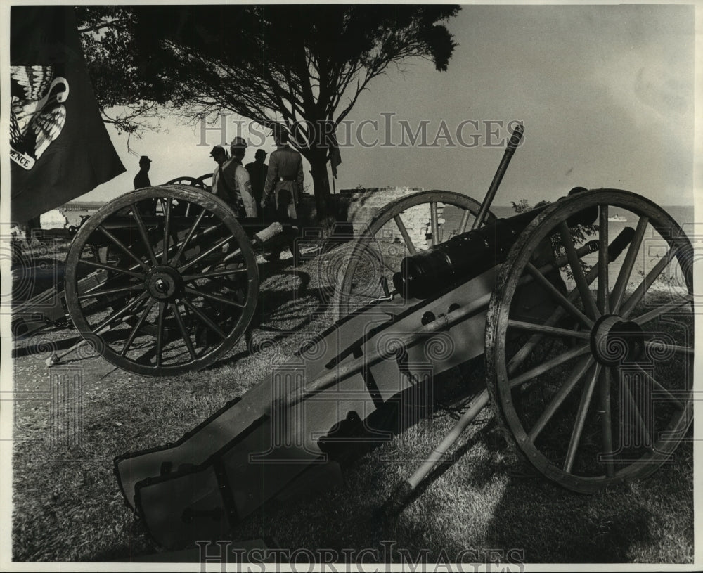 1966 Press Photo Southern Skirmish Association cannon shoot at Ft. Pike.-Historic Images