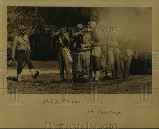 1990 Press Photo Ft. Pike Civil War re-enactment with Dennis Miller and troops - Historic Images