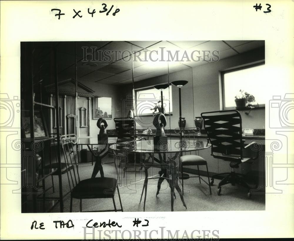 1991 Press Photo Dr. John Finley&#39;s office in Cosmetic Surgery Center, Ochsner - Historic Images