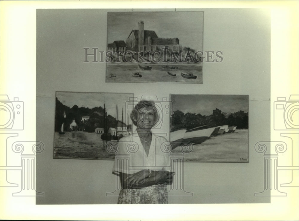 1989 Press Photo Artist Lou Finke of Mandeville City Hall with Paintings - Historic Images