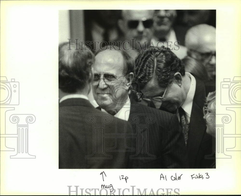 1994 Press Photo Pete Roselle &amp; Paul Tagliabue attends Jim Finks funeral. - Historic Images