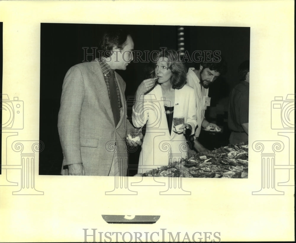 Press Photo Richard and Kristina Ford sample the food at event. - Historic Images