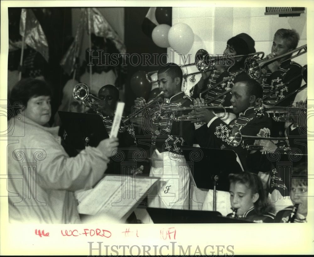 1988 Press Photo Henry Ford Jr. High School Band Plays at Festa d&#39;Italian - Historic Images