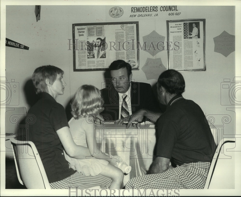 1975 Press Photo Joe Ford gives Mr.&amp; Mrs. LeJeune free advice on remodeling. - Historic Images